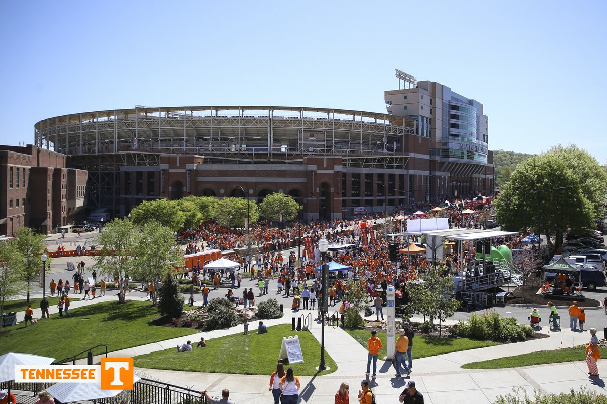 Vol_Sports's tweet photo. Spring or fall, nothing beats game day on Rocky Top 🍊 https://t.co/12tPYMnNxe