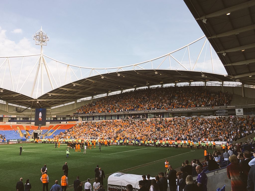 FBAwayDays's tweet photo. 4800 Wolves fans at Bolton today. Champions. #WWFC https://t.co/aNnhyepOMZ