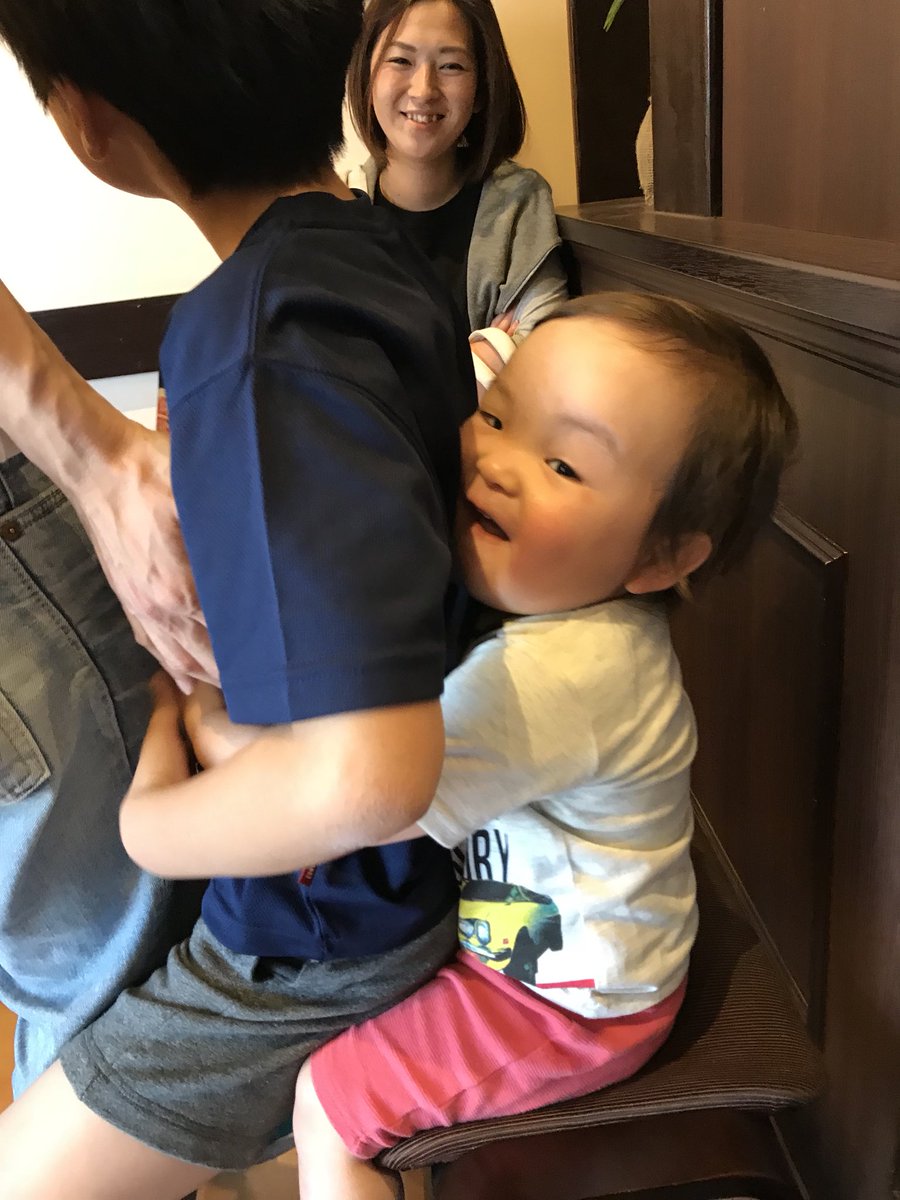 junchaa's tweet photo. にいにが好きで好きでwぎゅーってしてたw乗っかられてるのにwかわいー❤️❤️ https://t.co/5lbcyDWjzn