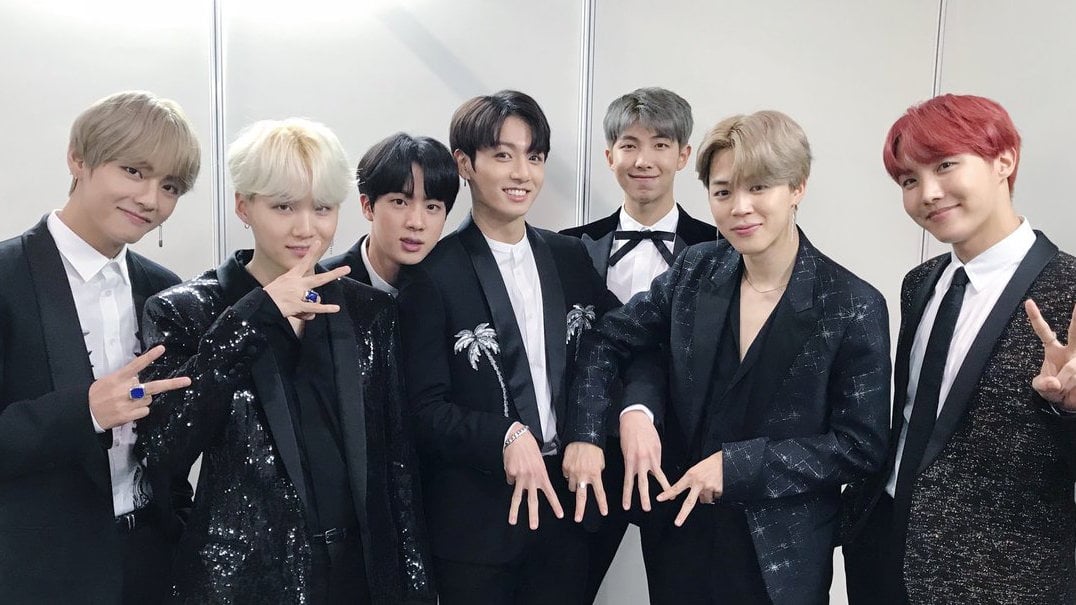 Hanapop_oficial's tweet photo. ¡ARMY! ¡Como pasa el tiempo! ¿Verdad? 

Disfruta de los Bangtan Boys en este #DiaDeBTS 

Solo en #BammRadio https://t.co/UqfG2DuwWF