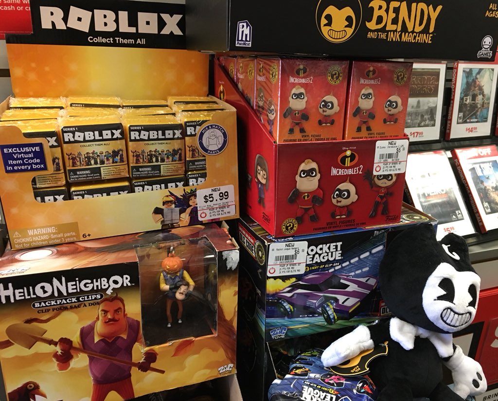 Lily On Twitter Just Saw These Gold Roblox Toys Gamestop Roblox Robloxtoys - gold roblox toy