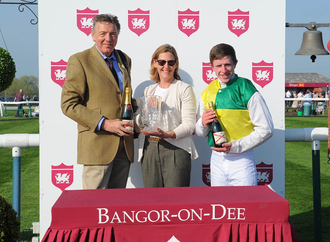 BangorRaces's tweet photo. Congratulations to Henry Daly and connections of Stoney Mountain (IRE), winner of today's Family Funday Saturday 19th May Standard National Hunt Flat Race (Conditionals &amp; Amateurs) (Div I) 5.00pm
🥇 #BangorRaces https://t.co/YtEN8cj6xJ