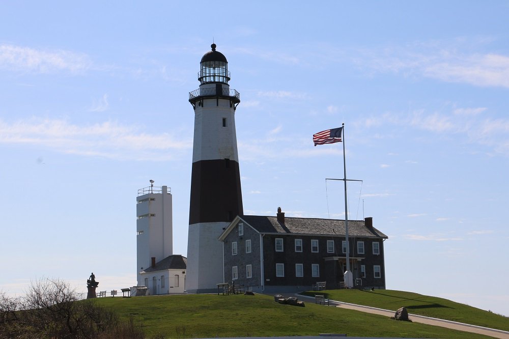 The Montauk Lighthouse is open on weekends for the remainder of spring. Stop by for a visit if you're in the area! There's blue skies in the forecast. ☀️ #montauk #montauklighthouse