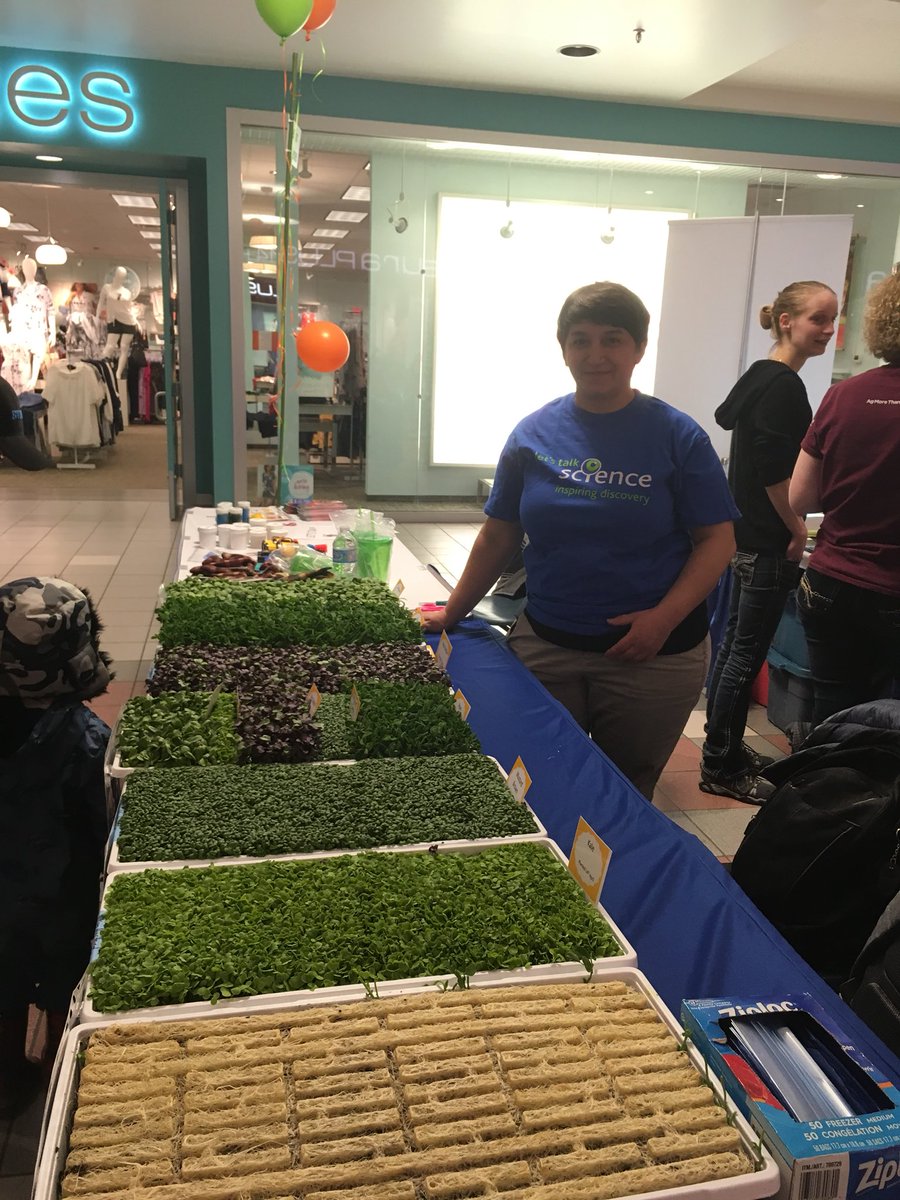 agwestbio's tweet image. A big THANK YOU to our Science Zone volunteers at @AgintheCitySask Lawson Mall @CanLightSource @WCVMToday @SRCnews @LetsTalkScience @agbiousask @usask @SkScienceCentre @VIDOInterVac @corteva @GenomePrairie @aitcsk visit them 10-4 Apr21
