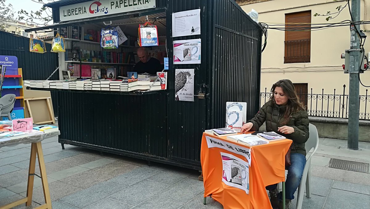 libreriacalvos's tweet photo. Ya estamos con @PaulaFront24 firmando "En tus heridas" y "En tu reflejo". Os esperamos!! #paulavelasco #firmadelibros #feriadellibro https://t.co/YxXr206KnU