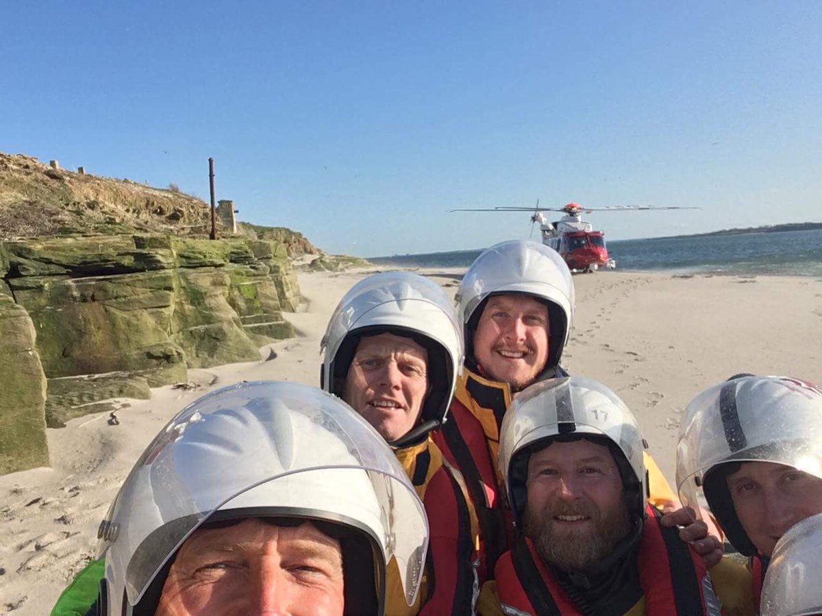 Here’s a cheeky snapshot our crew got after transferring the casualty into the helo and they departed with the the island with casualty #ProudOfOurCrowd #RNLIfamily