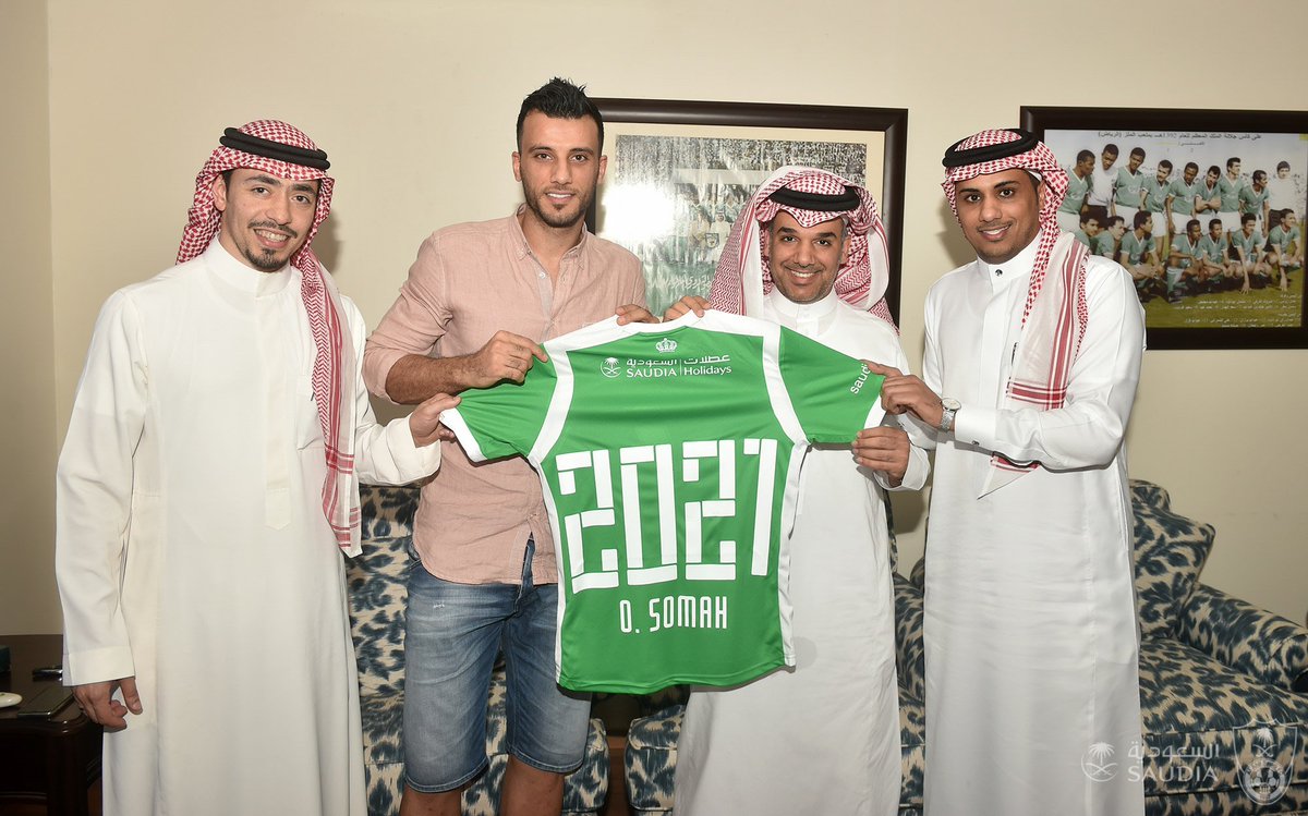 ALAHLI_FC's tweet photo. عمر السومة أهلاوياً حتى 2021م
#ولدنا_في_بيتنا 💚
#الأهلي https://t.co/D2wcgAfROG