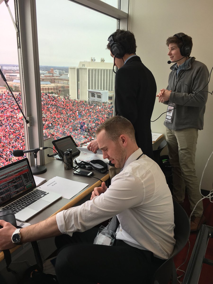 DrAmyStruthers's tweet photo. To hear up and coming talent, listen to play by play on #UNL’s student radio station 90.3 KRNU featuring @Unl_CoJMC future professionals under direction of @UNLBroadcasting Professor Rick Alloway  #cojmcspringgame https://t.co/YVY3aYLDAJ