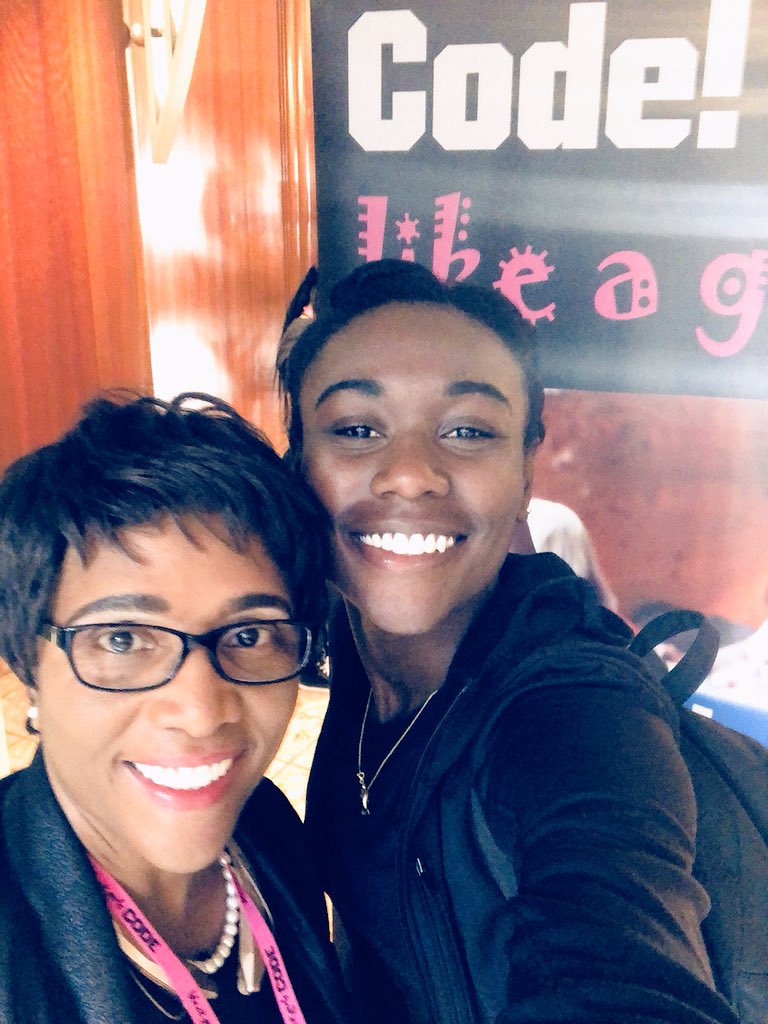 BlackGirlsCode's tweet photo. Volunteers helping out at #BGC3DPrint Event today in SF Rincon Center https://t.co/WHu6kqd04z