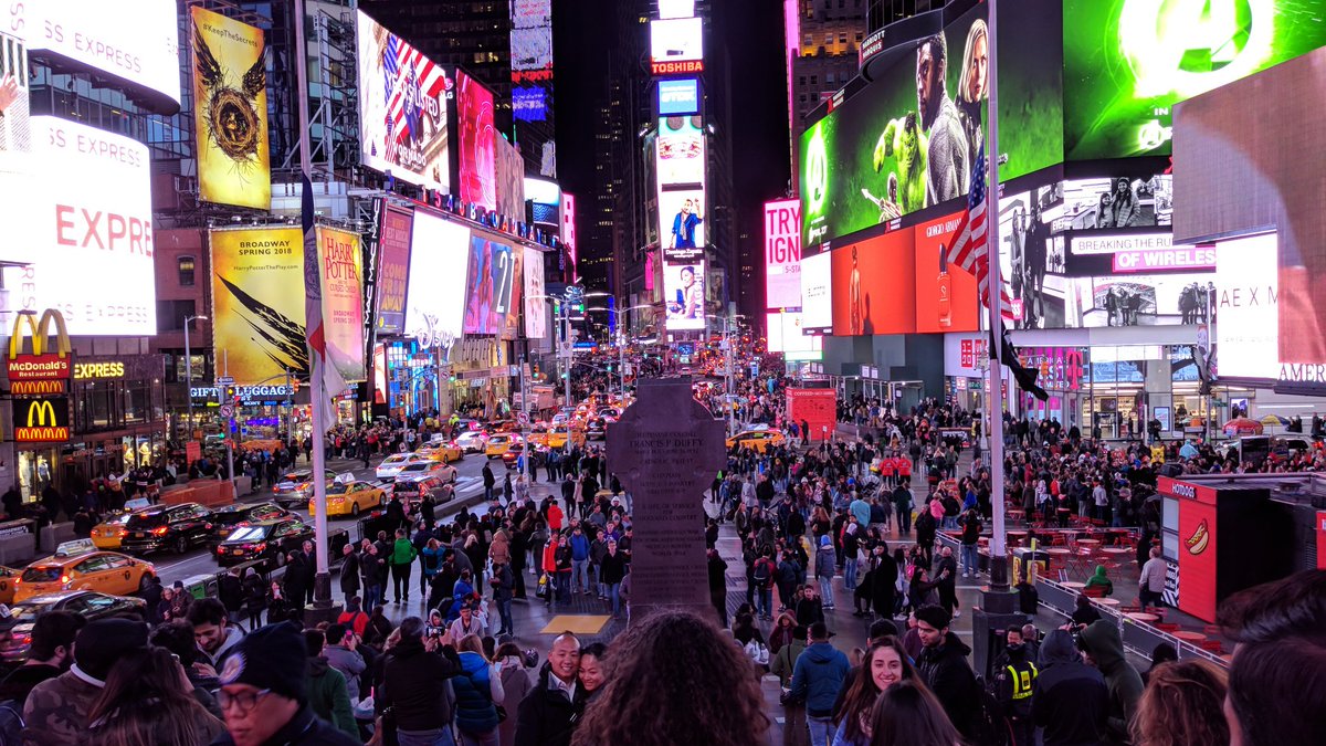 2SignApp's tweet photo. Team 2Sign checking in on Times Square ! #GLH2018 #2sign #NYC https://t.co/h7SHFOoBiV