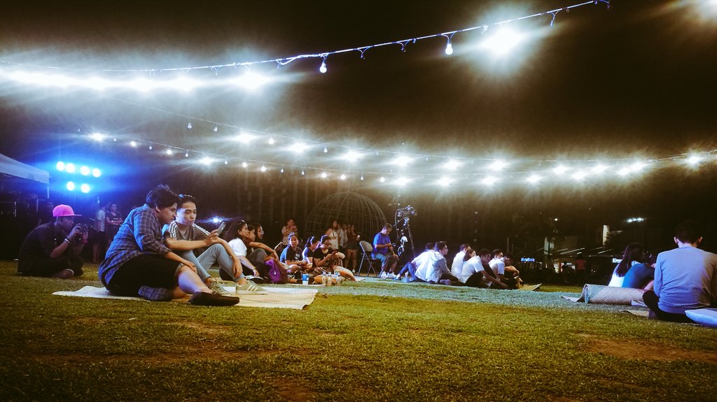 caramelsunrise's tweet photo. With #AlabAtSinag, performance for Weekend #AtTheMet Blue Bay Walk, Pasay.
It's a wrap! https://t.co/cV9YcTATw6