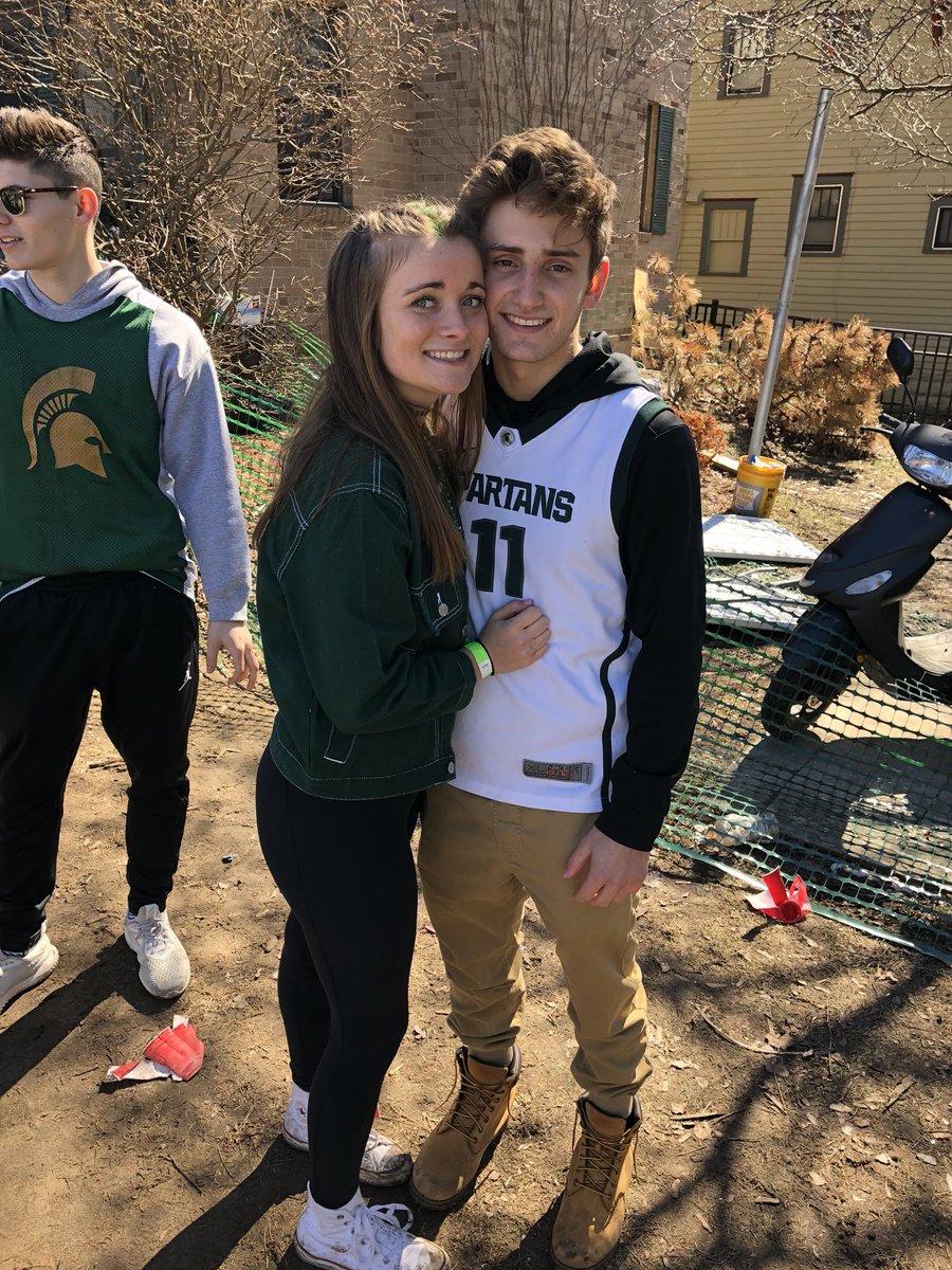 keellsseeyy's tweet photo. Happy birthday💚 miss you!! https://t.co/VkpYEa1ur1