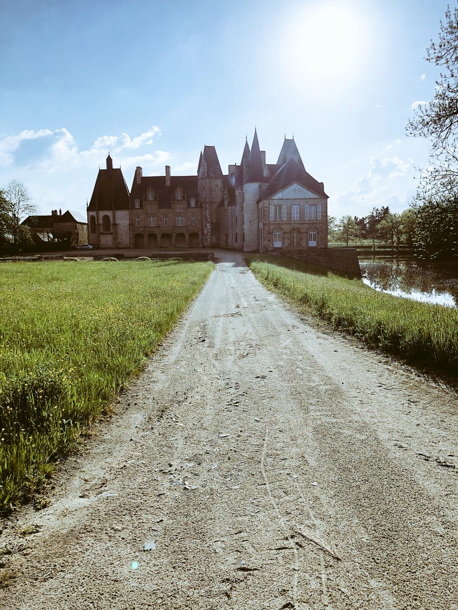 DearVooDoo's tweet photo. Voilà enfin la « maison » de la #DrunkTeam https://t.co/7BwdW3divG