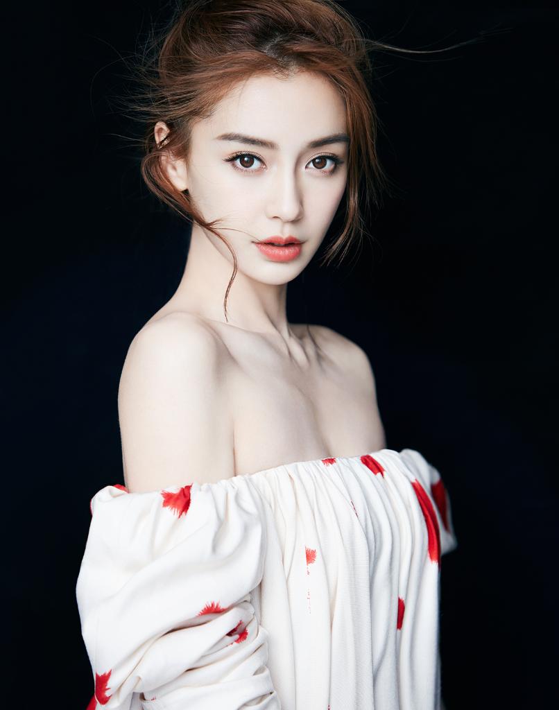 Bright spot: actress <a href="/angelababyct/">angelababy</a> stuns in Spring 2018 CALVIN KLEIN #205W39NYC for the May issue of #ElleChina.