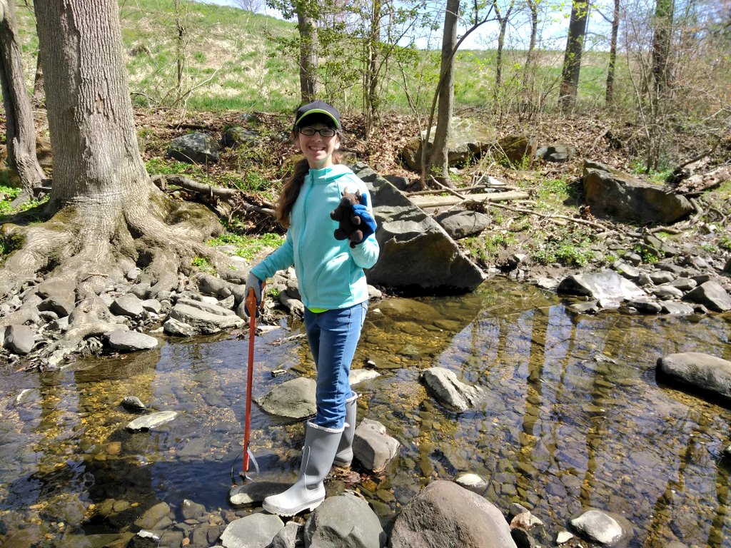 jrrangersarah's tweet photo. Today #BuddyBison and I got to help with a #parkcleanup at #FirstStateNHP in #Delaware #findyourpark #juniorrangerday #juniorranger #NationalParkWeek #FSNHP #keepourparksclean https://t.co/DpJOC7ygcQ