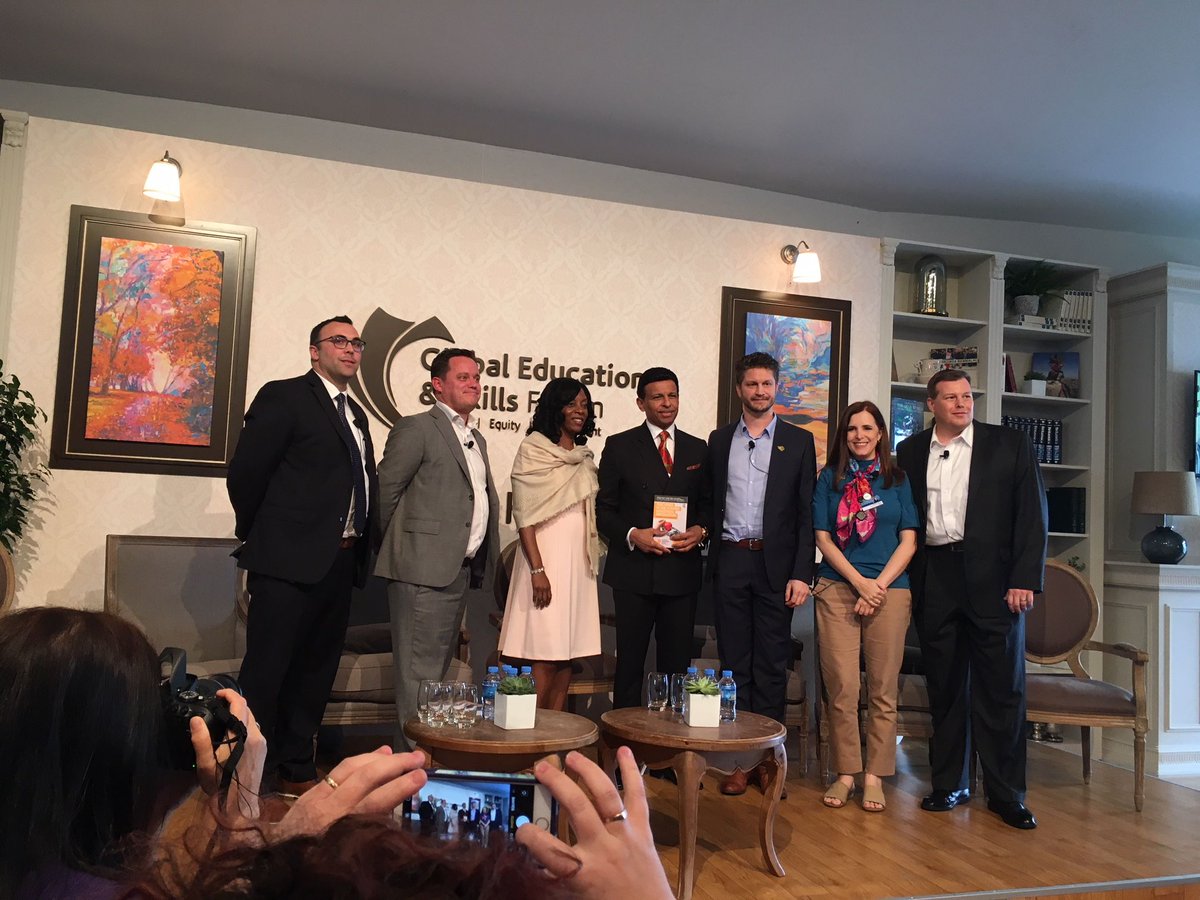 TeacherPrize's tweet photo. With their expertise combined into one book called 'Teaching in the Fourth Industrial Revolution', a group of @VarkeyFdn Teacher Ambassadors are informing others on the future of teaching #Teaching4IR https://t.co/wrMp52AOxZ