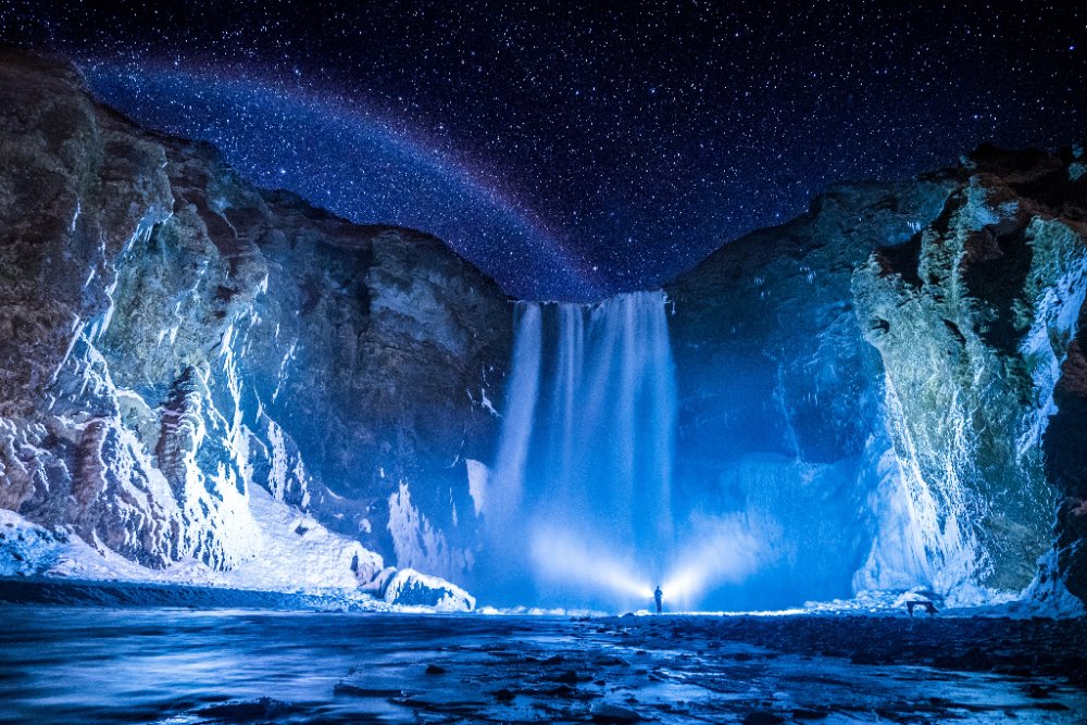 FreshTabPics's tweet photo. One of the most beautiful destinations in Iceland -📍Skógafoss 💦 This amazing shot was captured by Jonatan Pie 📸 A unique view of these majestic falls at night ✨✨
#FreshTab #FreshTabPics #NaturePhotography https://t.co/qmN8nqXNwY