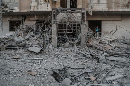 teleSURtv's tweet photo. Expertos de la OPAQ llegan a #Duma para iniciar investigaciones sobre supuesto ataque químico    https://t.co/91THksXe23 https://t.co/kmWQrcbsah