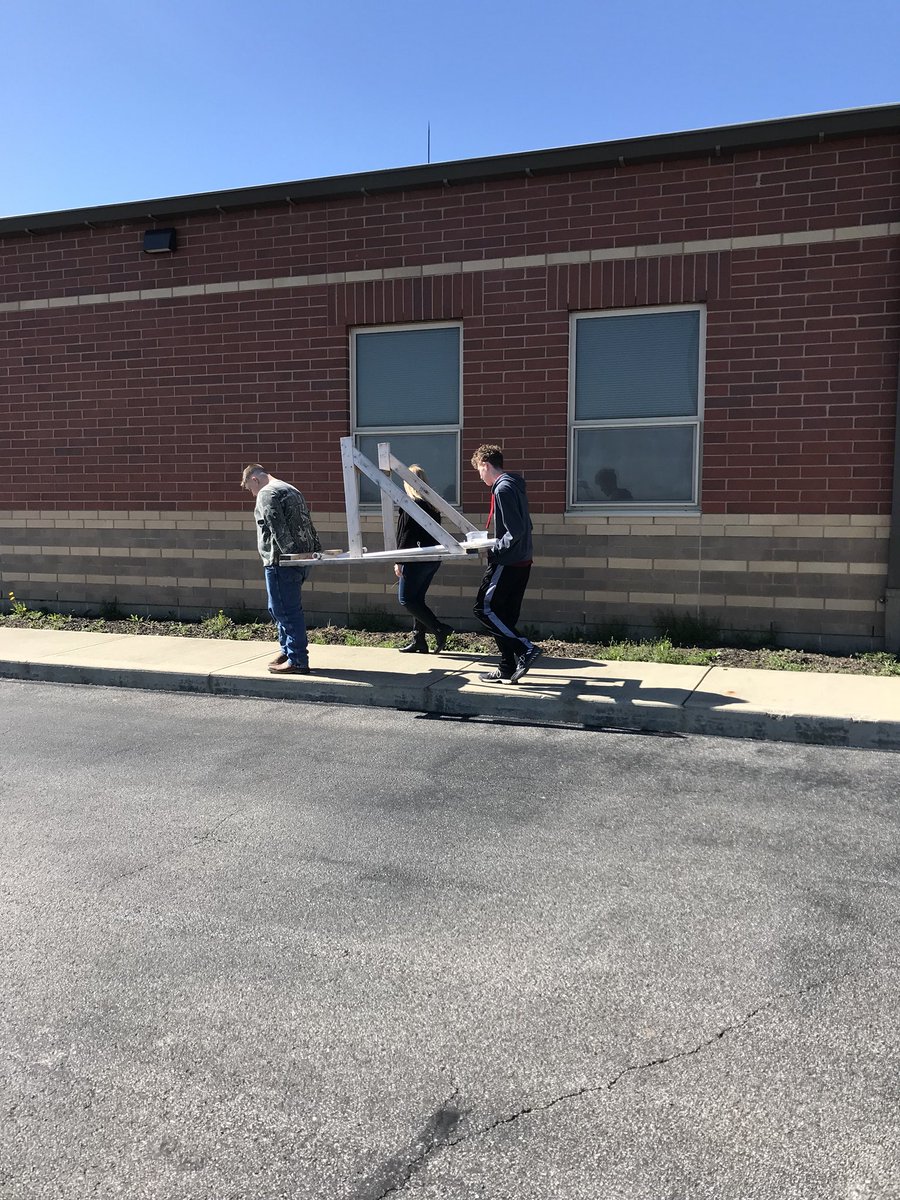 Michele_Filon's tweet photo. Ms. Crites’ & Mrs. Spiller’s warrior bells are doing community service word of the week -cleaning around the school. Thank you! @warrior_science @WARRIORS_EHS #EBshare #40DA https://t.co/DPHTHaIla7