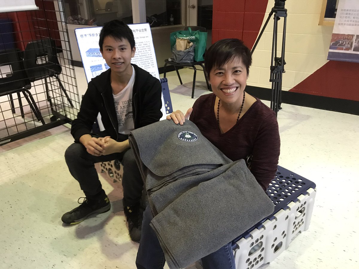SooWong__'s tweet photo. Amazing @tdsb EcoFair hosted by Trustee @MannaWongTDSB;with @TDSB_BethuneCI student Joe checking out this eco-blanket&amp; bed &amp; David Lewis PS Eco-display! #onpoli  #scarbTO #EarthDay https://t.co/7ZaDdHc4TX