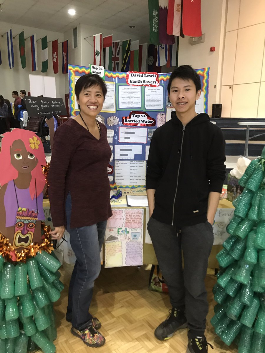 SooWong__'s tweet photo. Amazing @tdsb EcoFair hosted by Trustee @MannaWongTDSB;with @TDSB_BethuneCI student Joe checking out this eco-blanket&amp; bed &amp; David Lewis PS Eco-display! #onpoli  #scarbTO #EarthDay https://t.co/7ZaDdHc4TX