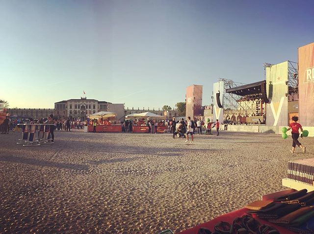LucyDFx's tweet photo. AperyShow 2018 | Emma’s Children ONLUS perché fare bene fa bene.  #instamood #picoftheday #italy #dj #aperyshow #aperyshow2018 #music #musically 
#livefolk #liveauthentic #lifeofadventure #natureaddict #keepitwild #folkcreative #neverstopexploring https://t.co/MoN3PzkZyj