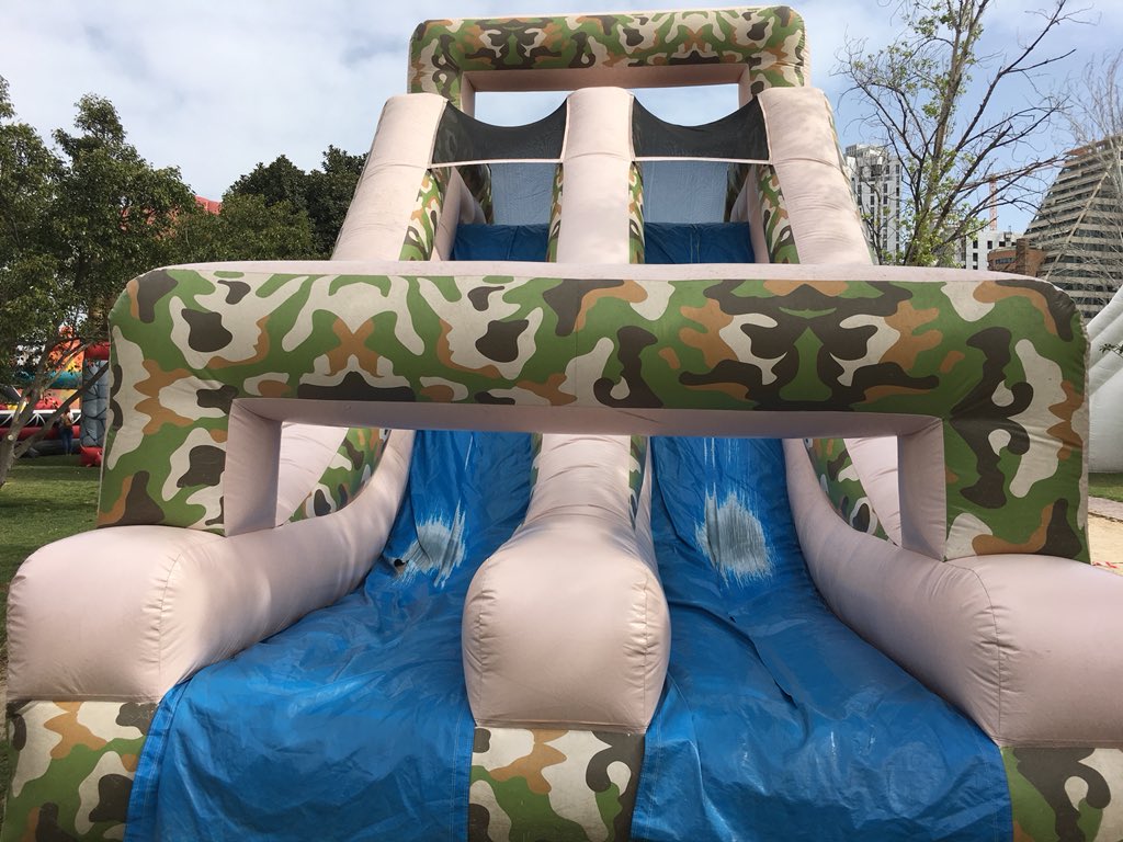 ciudadpayasos's tweet photo. Las atracciones, los hinchables y el resto de actividades están siendo un éxito para los más peques, y los no tan peques ¡Como están disfrutando! Aún nos queda un poquito más, pero recuerda que mañana a partir de las 10h00 a tope 🤡🧒🏻👦🏻👶🏻
#laciudaddelospayasos #payasospital https://t.co/FkbynIq5Je