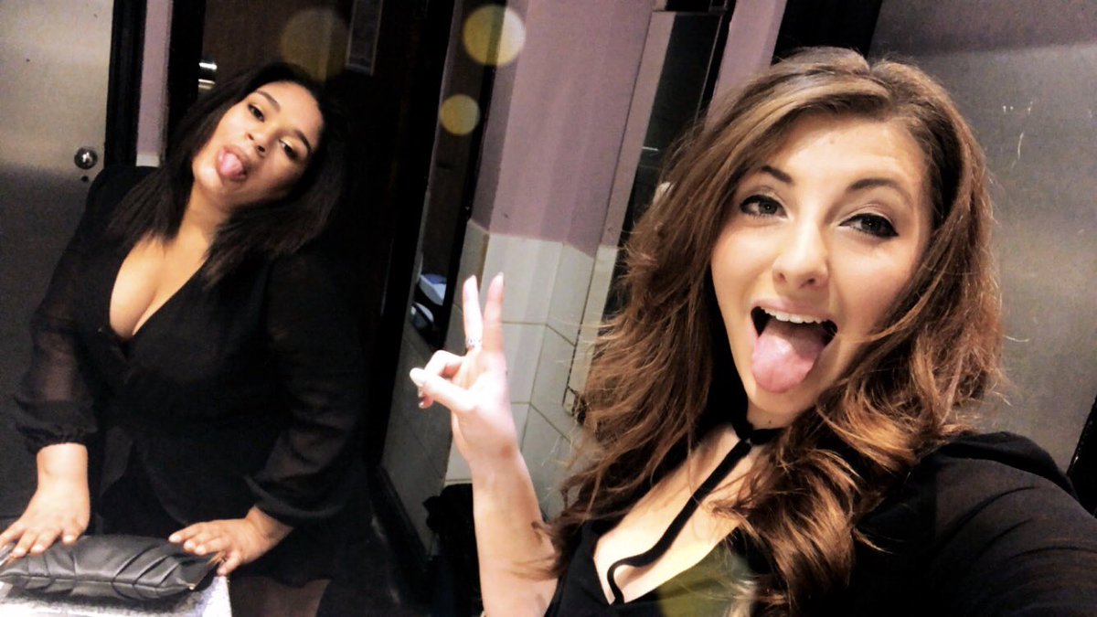 CharHodkin's tweet photo. Get em drunk get em buying plane tickets✈️🎉👌🏻 #HiNYC #WentAStepFurtherThisTime #ThanksTequilaaaaaaa 😘 https://t.co/g8Ge6wnAML