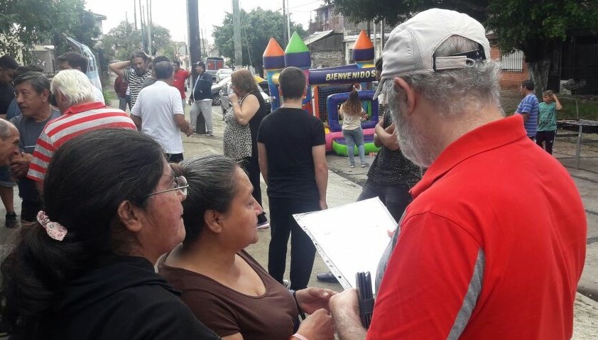 cacho_alvarez's tweet photo. #JornadaSolidaria en Villa Domínico. Siempre cerca de los vecinos de Avellaneda trabajando solidariamente. https://t.co/2AHYoUkv2N