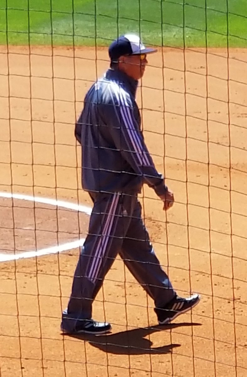 UNCGsoftballPar's tweet photo. Vector is coaching 3rd. https://t.co/5sQojX64gu