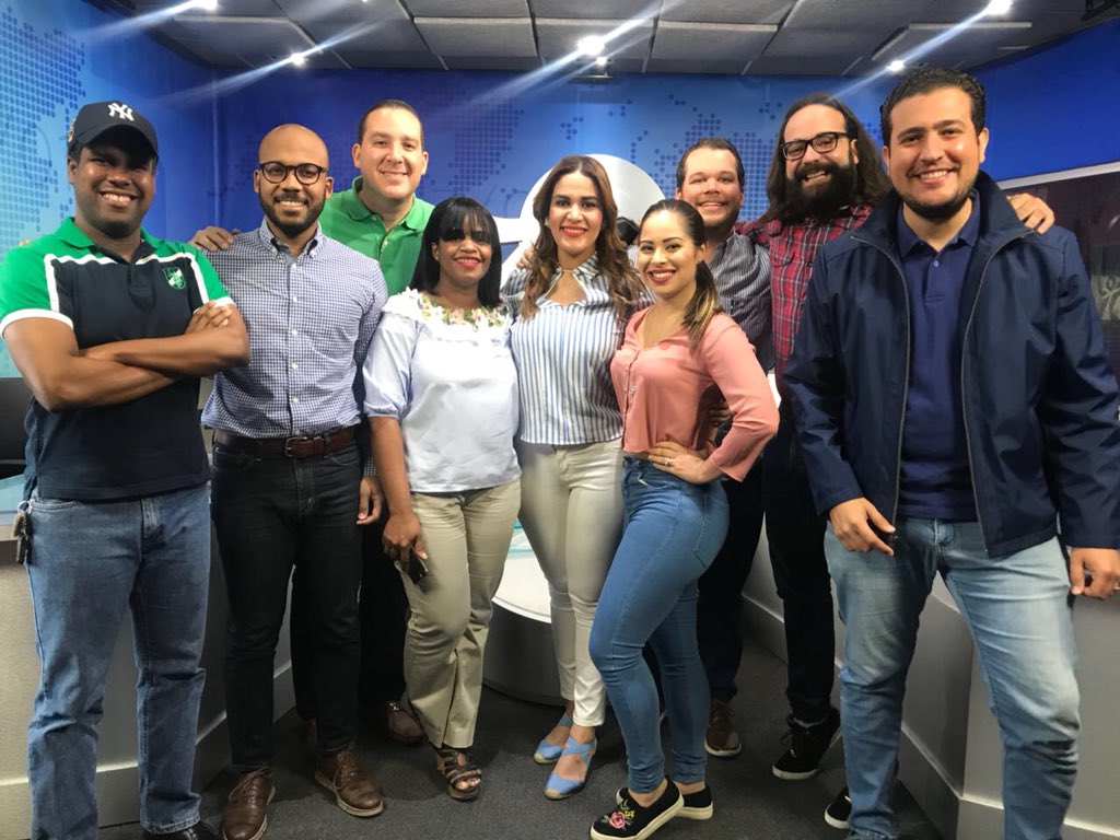 MichelleMOrtiz's tweet photo. La juventud merece oportunidades que les permitan desarrollarse y poner a prueba sus conocimientos, de esta manera aportaremos a la construcción de una sociedad más justa, equitativa e igualitaria. Gracias al equipo del Sol de los sábados por recibirnos. 
#LeyDePartidosPoliticos https://t.co/N6NVqEC5aS