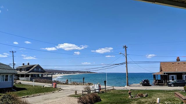 JayceTohline's tweet photo. Weather warm enough to sit on my front deck. Neighbours are out of hibernating, too.
#plymouthma #capecodbay #spring #springinnewengland #beachlife ##rockeyshores #atlanticocean #northernatlantic https://t.co/TCRoYSY8SQ https://t.co/LBIht0XlVD