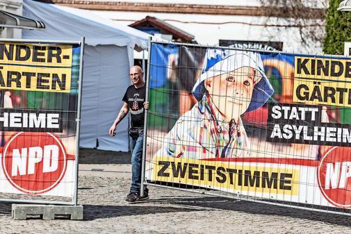 Tausende Menschen feiern „Friedensfest“ gegen Rechtsextremismus in #Ostritz ebx.sh/2HgZxb7 https://t.co/JuNsp97X2R