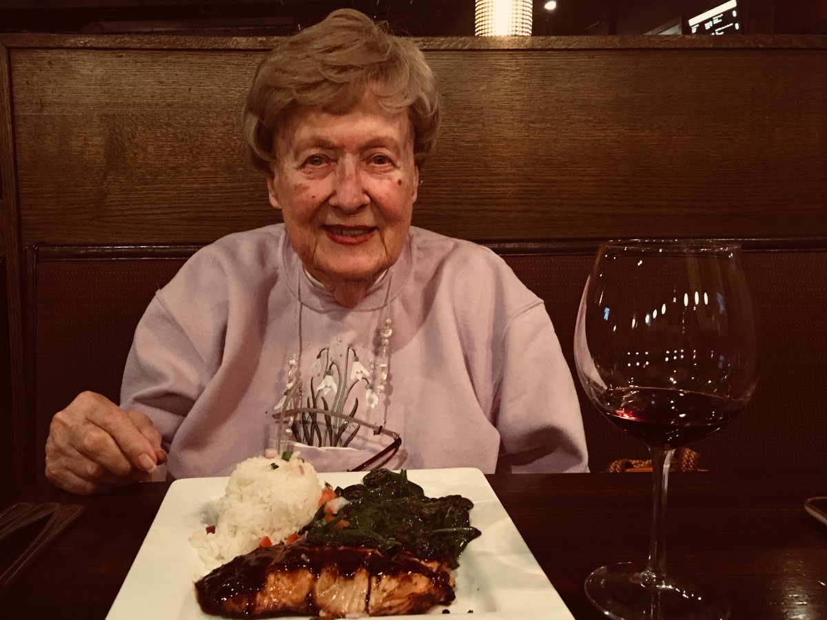 Sunflowerbenies's tweet photo. So lucky to get to have dinner with this sweet soul.  #wordsofwisdom  #winenot #barleys_kitchen_tap https://t.co/lqZ4n0gIwl