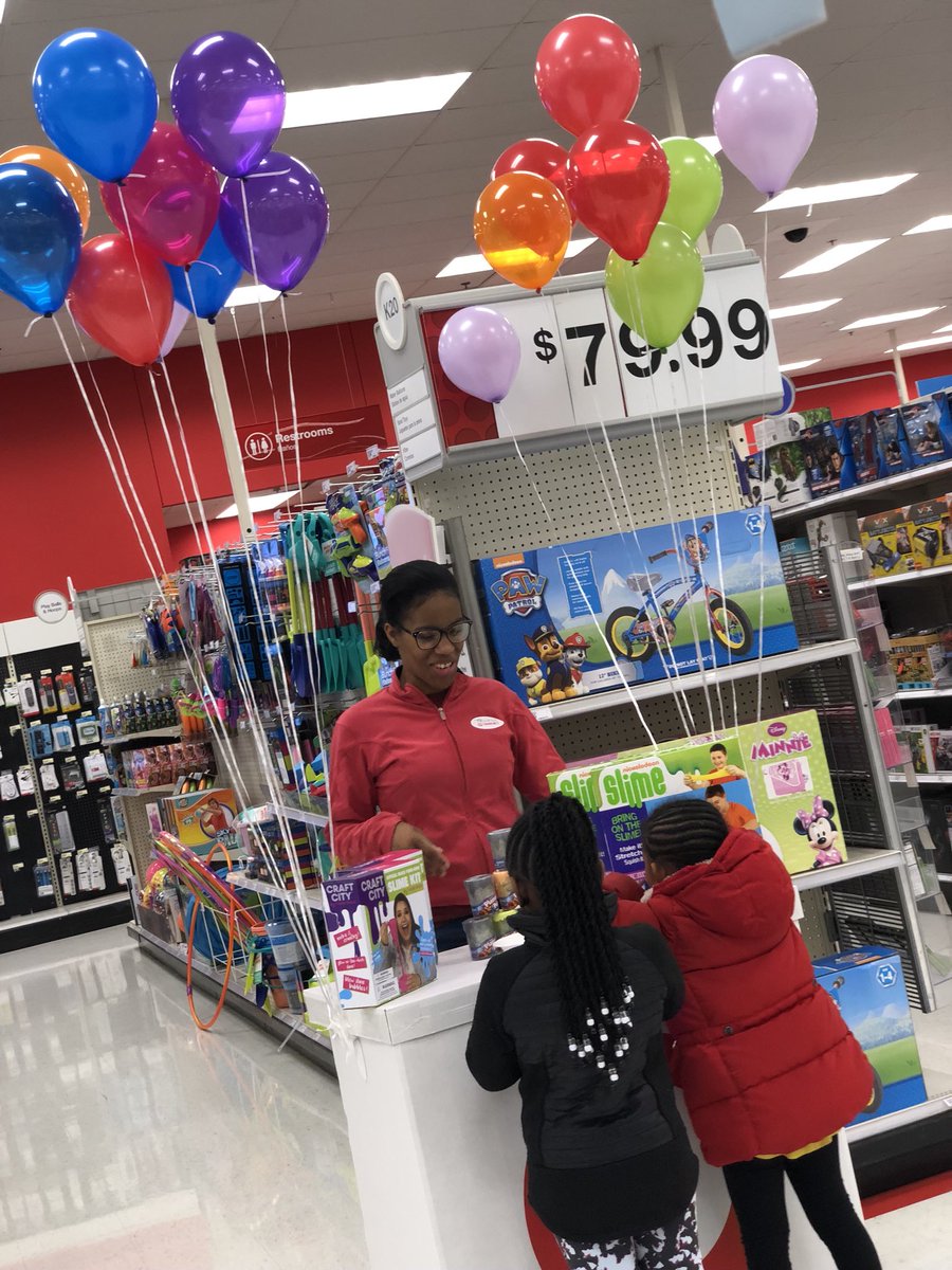 Abbie1889's tweet photo. We know our #targetlittles love slime! #region100springintoaction @Miz_Lizeth @cyndy_beastmode @m_deyle @jelsimic https://t.co/6b5pN1UVwJ