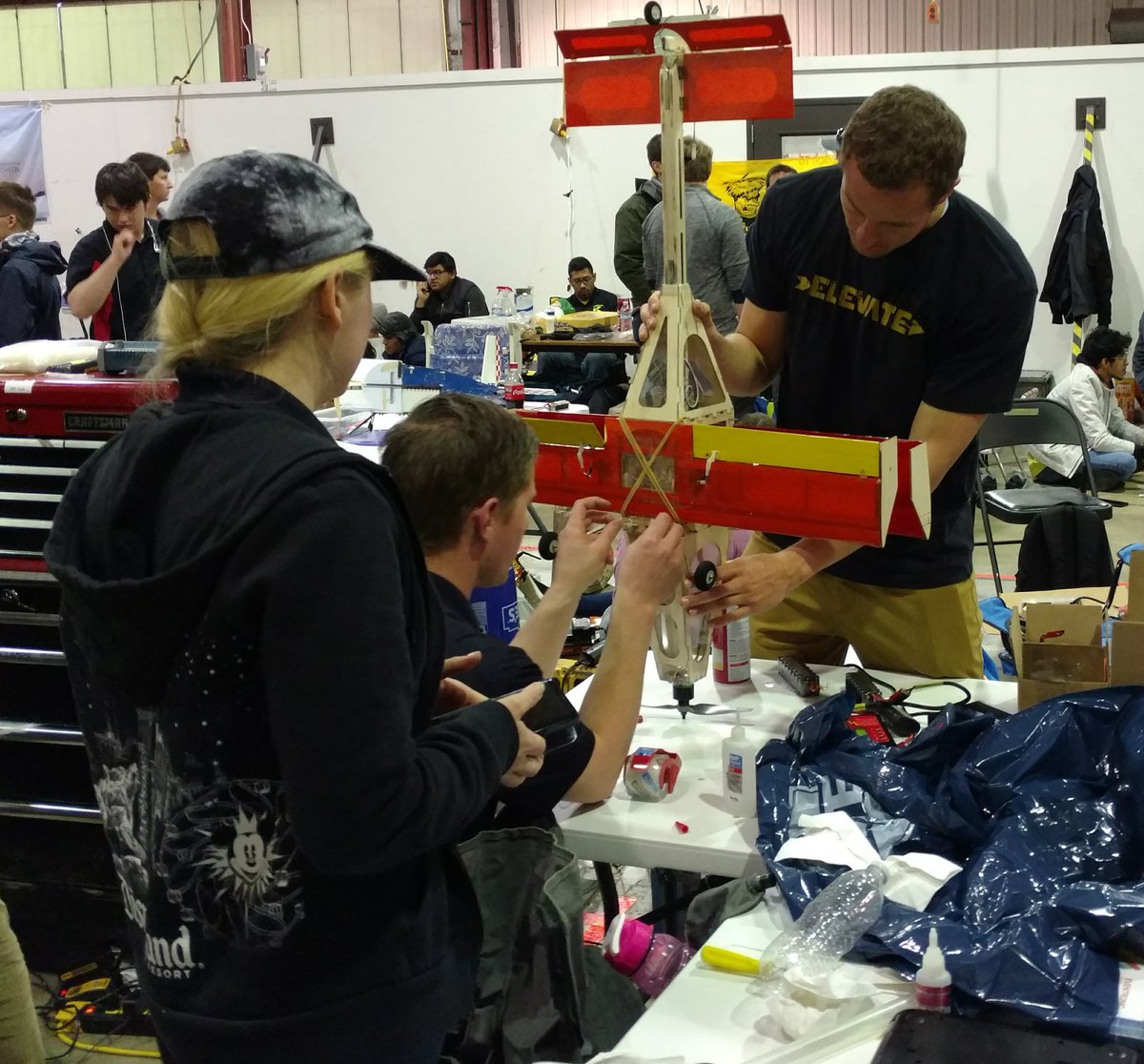 RArbon's tweet photo. Waterproofing the plane. Gonna be a wet flight! #aiaadbf #dbf2018 #USUAggies https://t.co/eea39fy8zW