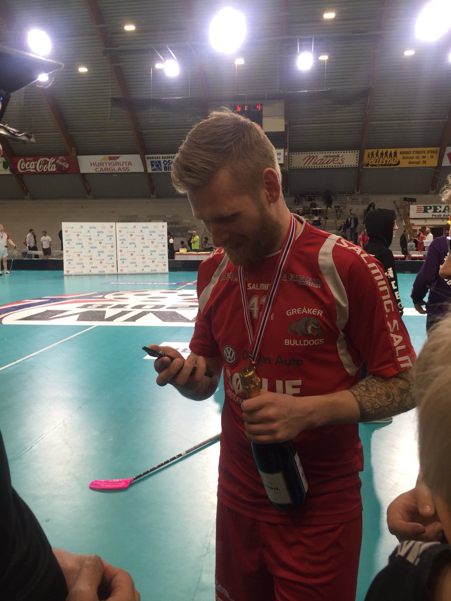 MAIS:are avgör straffläggningar och MAIS:are vinner finalen! Världens bästa GAL! #infingalwetrust 💙💙💙💙🌽🌽🌽