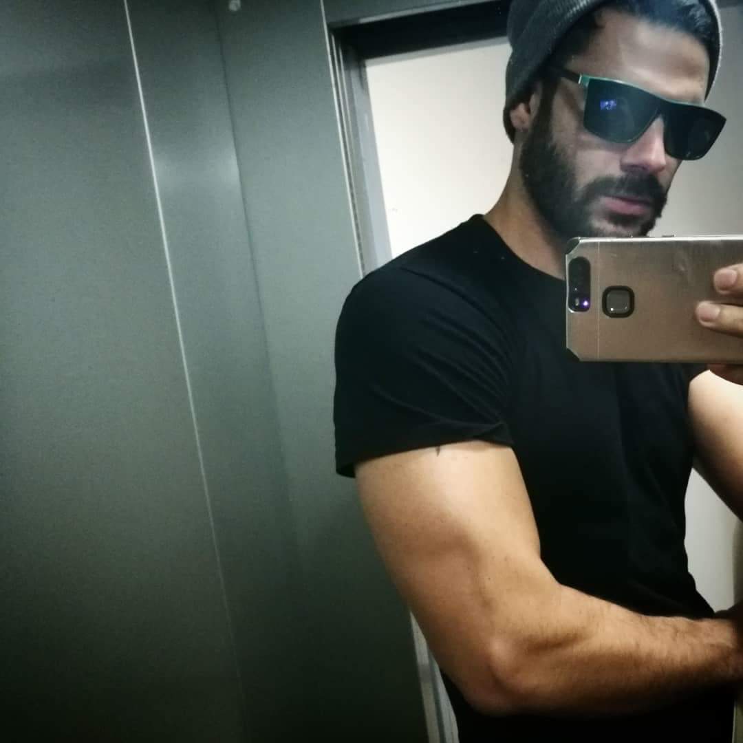 ClubSedek's tweet photo. (Regalito que nos dio nuestro querido actor)

Al set con todo el power
🎬🎥💪🔥 ya con muchas ganas de que llegue el día del estreno (8 de mayo) para que disfruten de esta temporada que viene mejor que nunca. #bernardocastillo @elsenordeloscielos @telemundo #esdlc6 https://t.co/vwcFm7rxgF