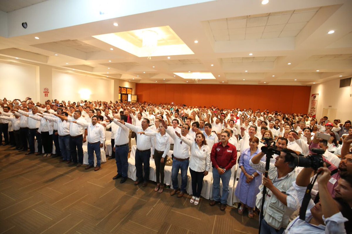 adan_augusto's tweet photo. Asistí como invitado a la asamblea de las Redes Sociales Progresistas Magisteriales; agradezco al coordinador nacional Profesor Rafael Ochoa Guzmán su apoyo y presencia. Unidos vamos a Reconciliar a Tabasco https://t.co/7ZID3ioudg