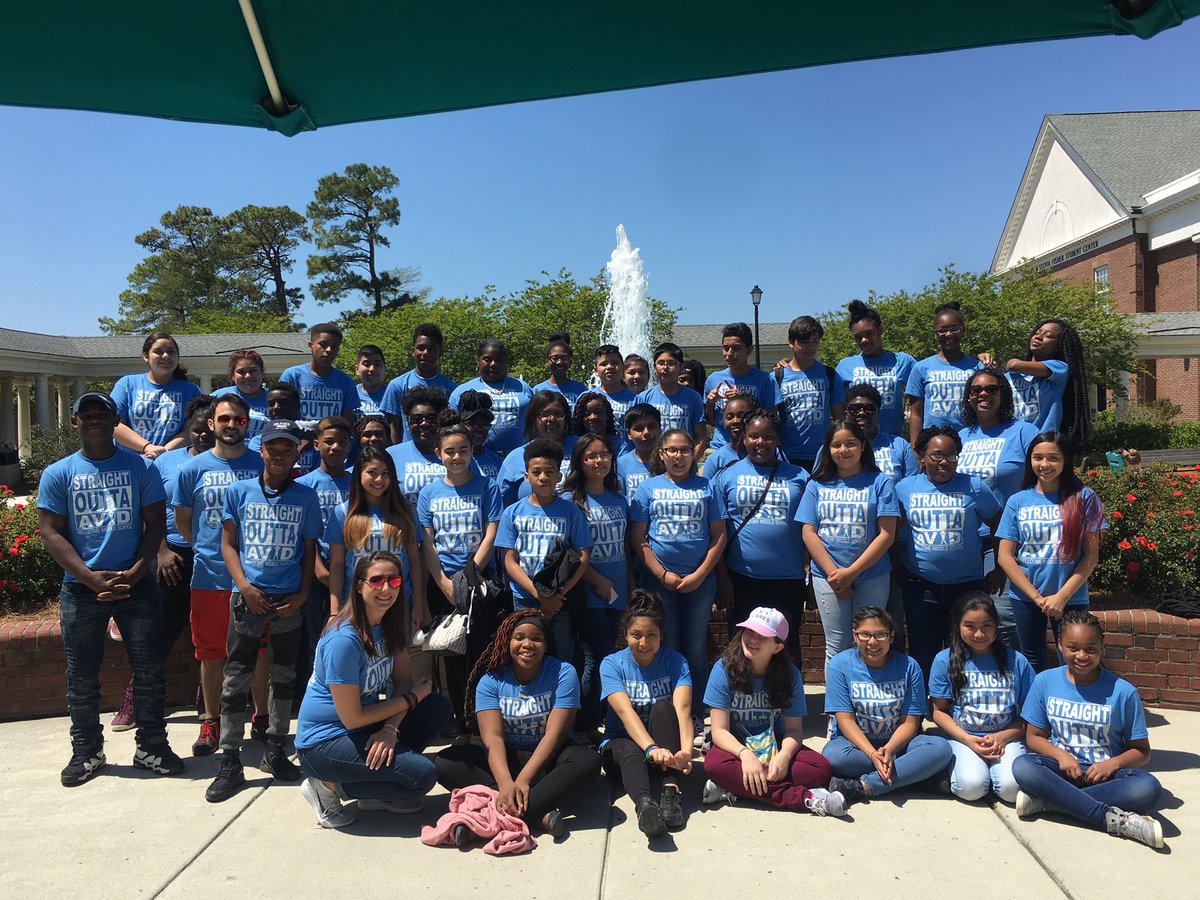 WellcomeMiddle's tweet photo. Wellcome @AVID4College students visited UNCW and had a Q&amp;A with  former Valedictorian! Thank you Sarah Shingleton for sharing about your high school and college adventure. #wmsgoodtogr8 https://t.co/y7mHrdwznO