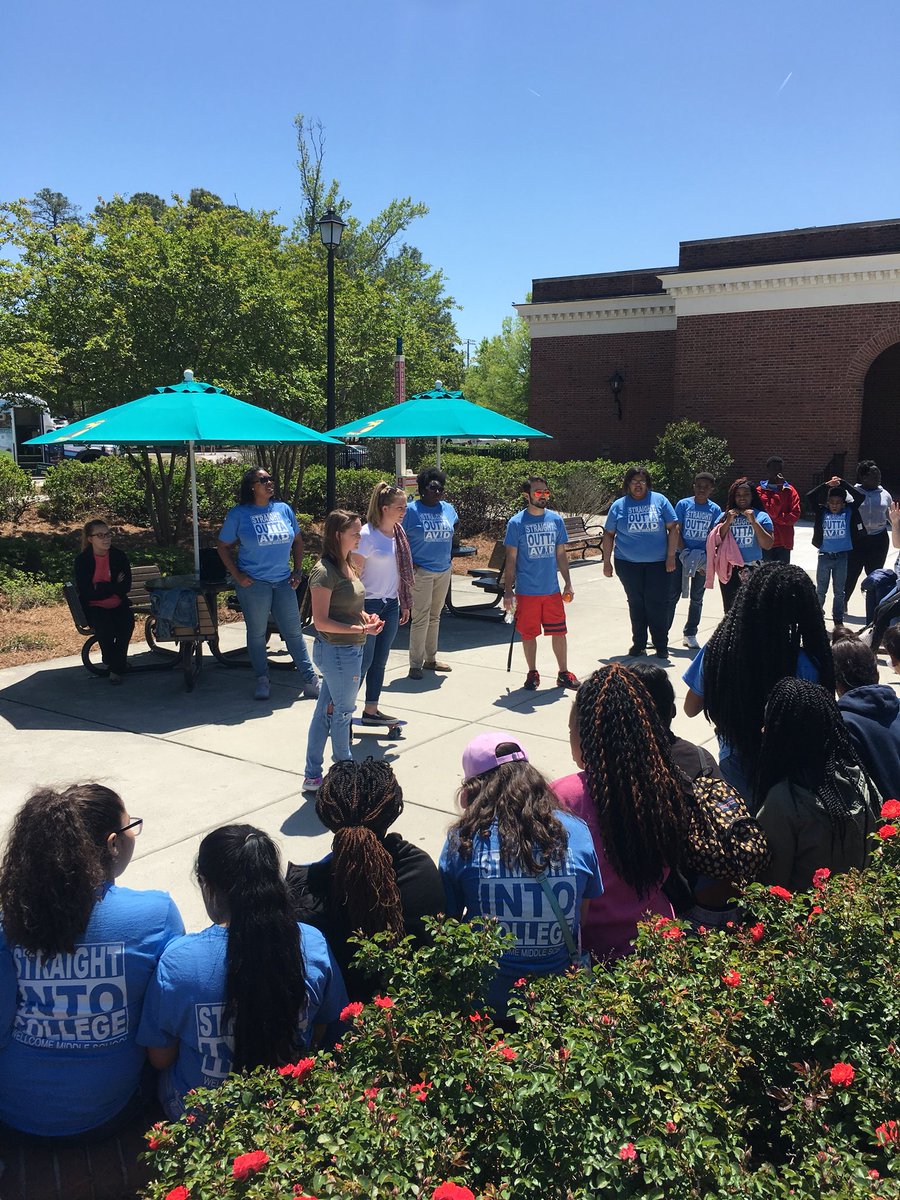 WellcomeMiddle's tweet photo. Wellcome @AVID4College students visited UNCW and had a Q&amp;A with  former Valedictorian! Thank you Sarah Shingleton for sharing about your high school and college adventure. #wmsgoodtogr8 https://t.co/y7mHrdwznO