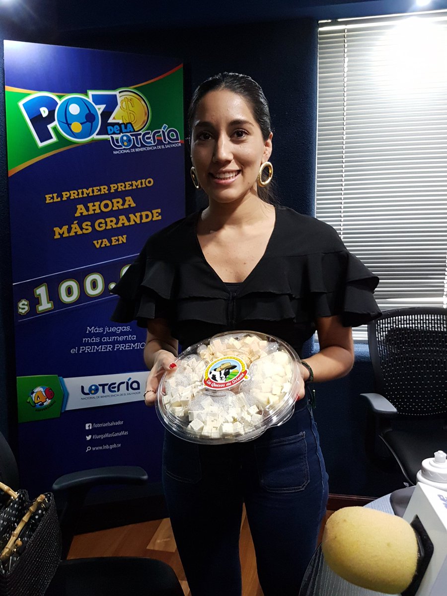 zona10am's tweet photo. Ya está aquí @rociomacay de los Quesos de Oriente con una deliciosa bandeja de queso #QuesoMacay #DuroBlando #QuesoOaxaca #Zona10AM https://t.co/k6RU1178AF
