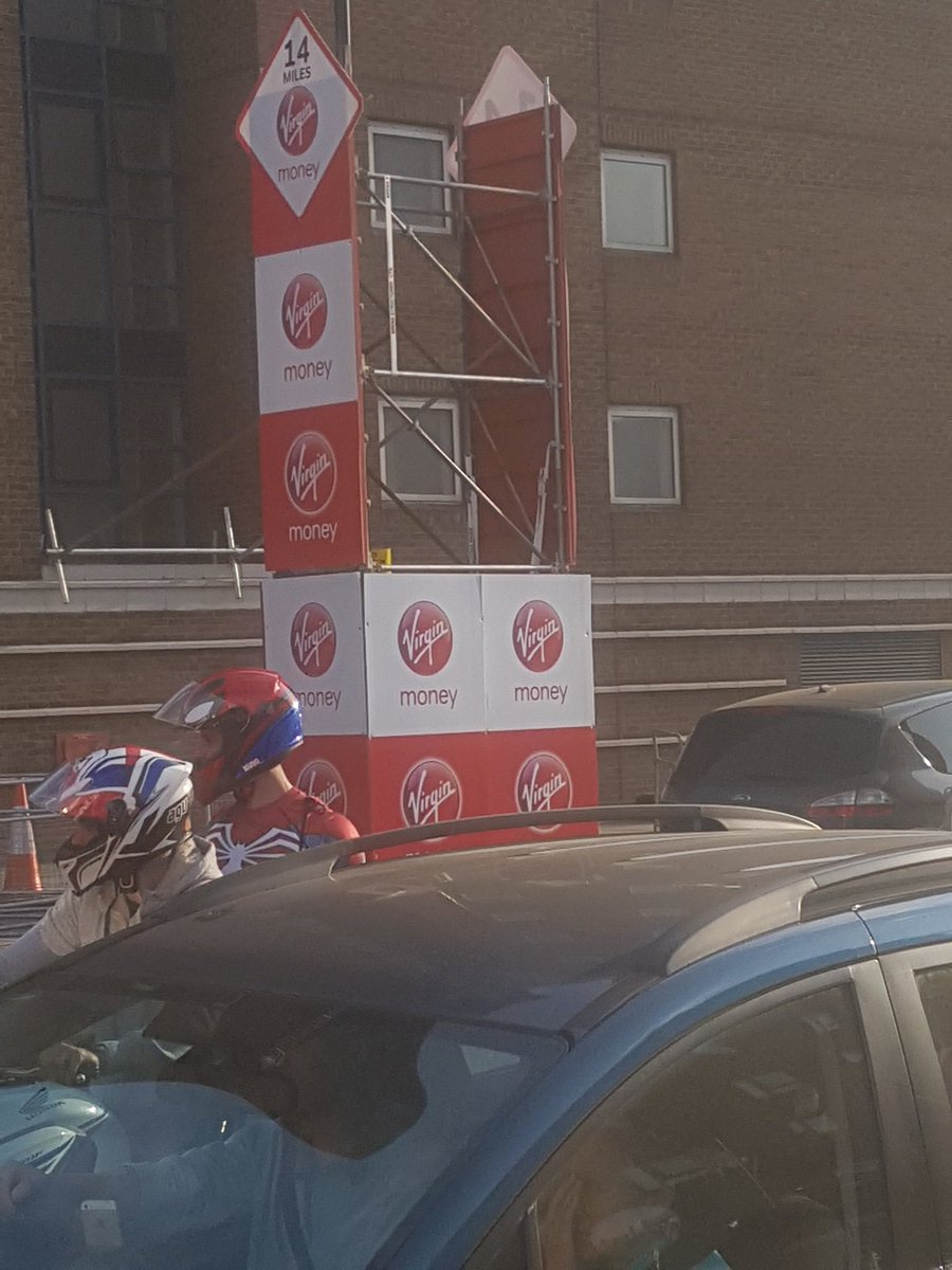 Run_Dolly_Run's tweet photo. Back at our room now to get my feet up and rest ahead of the big day, however discovered this outside the hotel upon our return. Clare's viewing point sorted then! #LondonMarathon #LondonMarathonWeekend https://t.co/D7MdKzTnEo