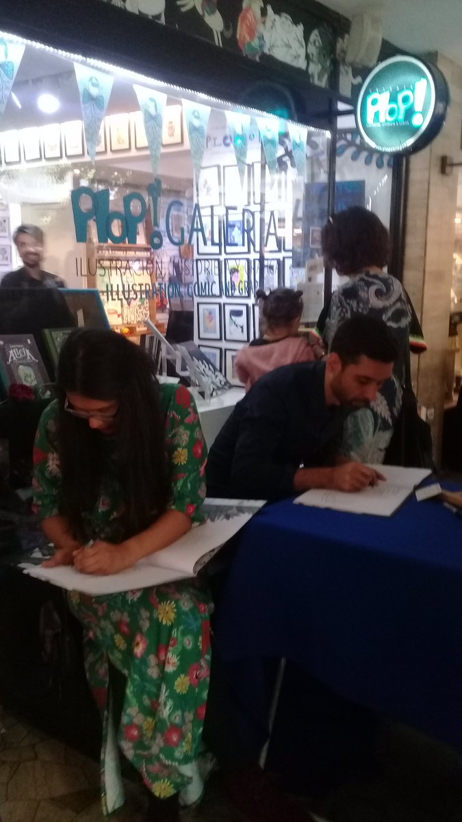 El lanzamiento del libro álbum La cabeza de Elena de <a href="/karinacocq/">Karina cocq</a> y @Diletanteilust hoy en <a href="/PLOPGaleria/">PLOP! Galería</a> <a href="/ZigZagEditorial/">Editorial Zig Zag</a>