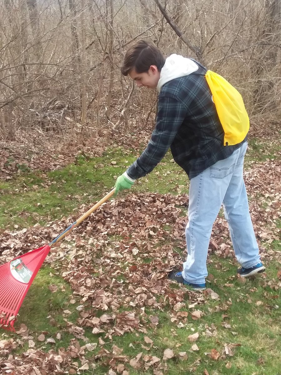 PantherPressSHS's tweet photo. Saegertown students teamed up with volunteers at Allegheny College for Global Youth Service Day this morning. Activities included making bandanas for humane society pets and raking leaves for senior citizens. (Part 1/2) https://t.co/LFp4YpC9kz