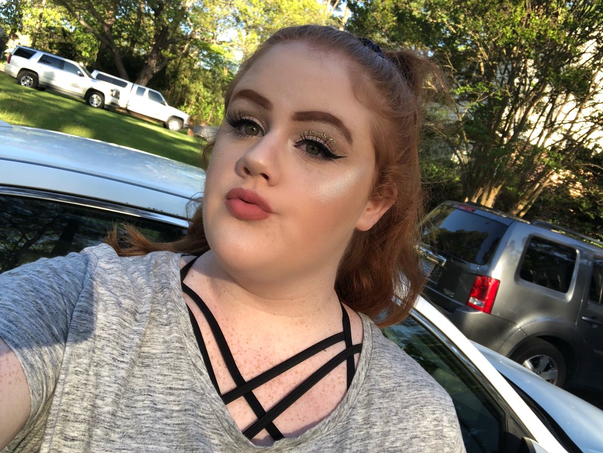 looksbylaurenn's tweet image. in a dazeeee🌙🌙🌙🌙