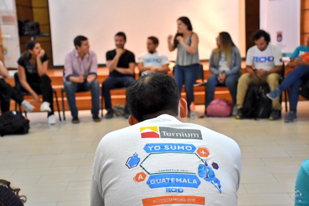 Muni_Renca's tweet photo. 🔴 #Ahora | Alcalde @cn_castro junto a la directora de Desarrollo Comunitario @RomyAlamo participan en el encuentro de equipos de #AméricaLatina de la Fundación @TECHOChile realizado en nuestra comuna. #RencaParticipa #TechoChile https://t.co/4oinGWn6ew