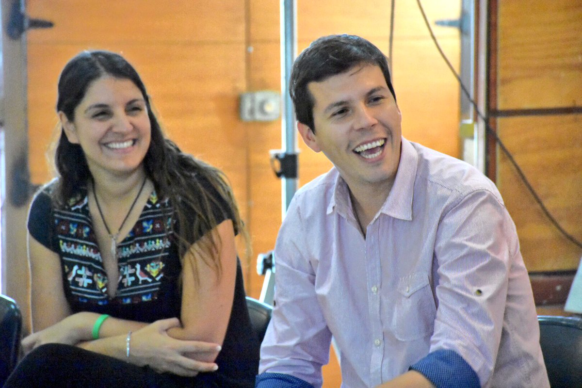 Muni_Renca's tweet photo. 🔴 #Ahora | Alcalde @cn_castro junto a la directora de Desarrollo Comunitario @RomyAlamo participan en el encuentro de equipos de #AméricaLatina de la Fundación @TECHOChile realizado en nuestra comuna. #RencaParticipa #TechoChile https://t.co/4oinGWn6ew