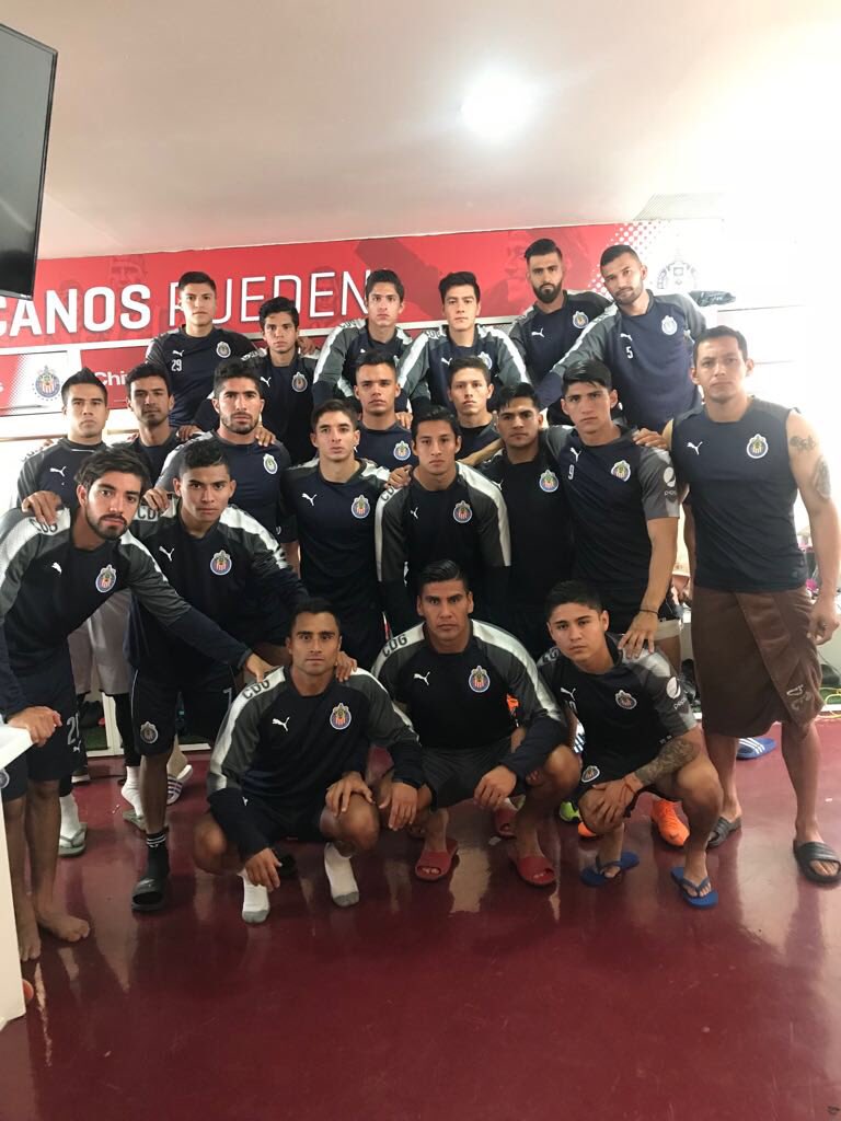 hedgardomarin's tweet photo. El miércoles va por nosotros, el escudo y ustedes la mejor afición. Queremos otro título!! 

Afición y jugadores estemos unidos!! Nosotros somos Chivas!! #DirectivaCumplanSuParte https://t.co/G88DZPtkBL