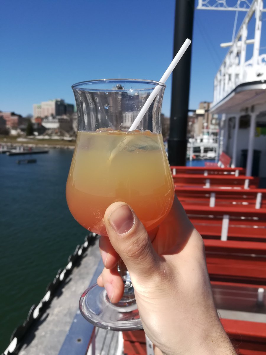 k1000cruises's tweet photo. First cruise of the year!  The Island Queen sails for the #1000Islands from downtown #ygk every day at 12:30pm, starting TODAY!  Full schedule: https://t.co/POn9tip1AH https://t.co/a1CQjeVyJw